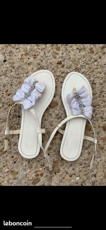 Nu pied blanc à fleurs (image 1)