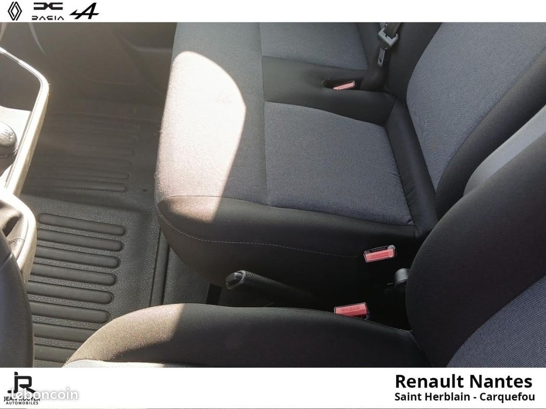 Renault Master Fg F3500 L3H3 2.3 Blue dCi 135ch Confort (image 22)