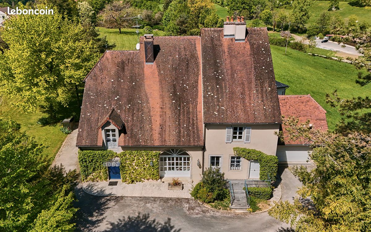 Maison 10 pièces 350 m² · à Lons-le-Saunier · 350 m² · 1 495 000 €