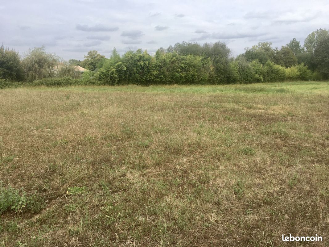 Terrain à bâtir de 615 m² à SAINT-ANDRE-DE-CUBZAC (33) · à Saint-André-de-Cubzac · 29 000 €