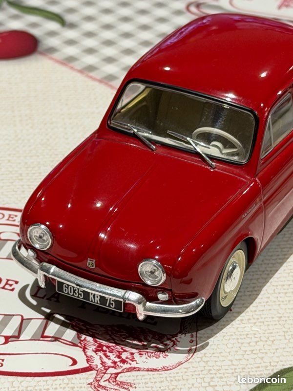 RENAULT Dauphine 1/24 (image 1)