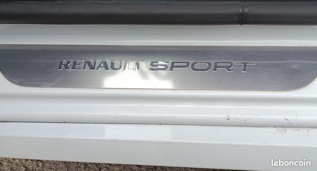 Renault Clio 4 RS 200 ch (image 15)