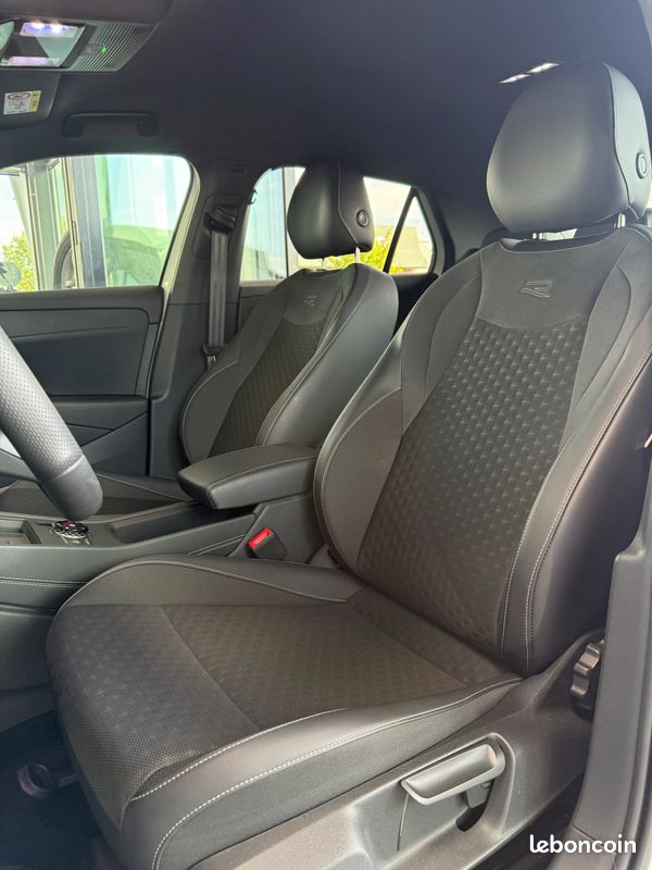 Nouveau T-ROC R-Line 1.5 TSI 150 DSG7 Garantie 6 ans IQ Light Caméra 360 Apple carplay ACC Keyless 509/mois (image 5)