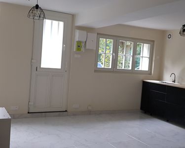 Studio 28m2, très calme, lumineux et neuf, hypercentre de Niort