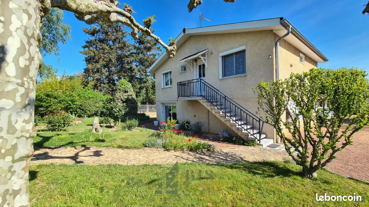 Maison 6 pièces 143 m² · à Commelle-Vernay · 143 m² · 259 000 €