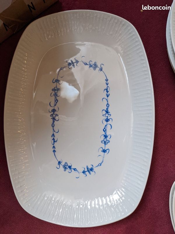 Service porcelaine blanc fleurs bleues (image 2)