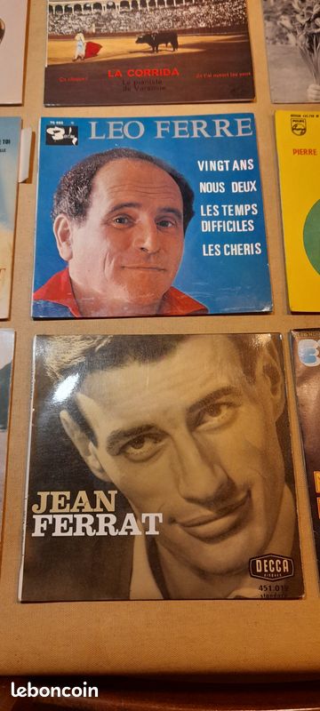 Lot disques vinyles 45T 17cm Variété française Gilbert Becaud Jacques Brel Hugues Aufray Leo Ferre Isabelle Aubret Nicolas Peyrac Jean Ferrat Alain Barriere Enrico Macias Guy Bedos Pierre Repp (image 8)