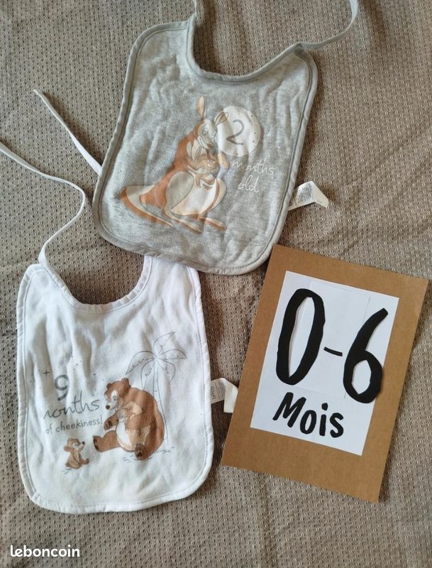 Lot bavoirs divers (image 4)