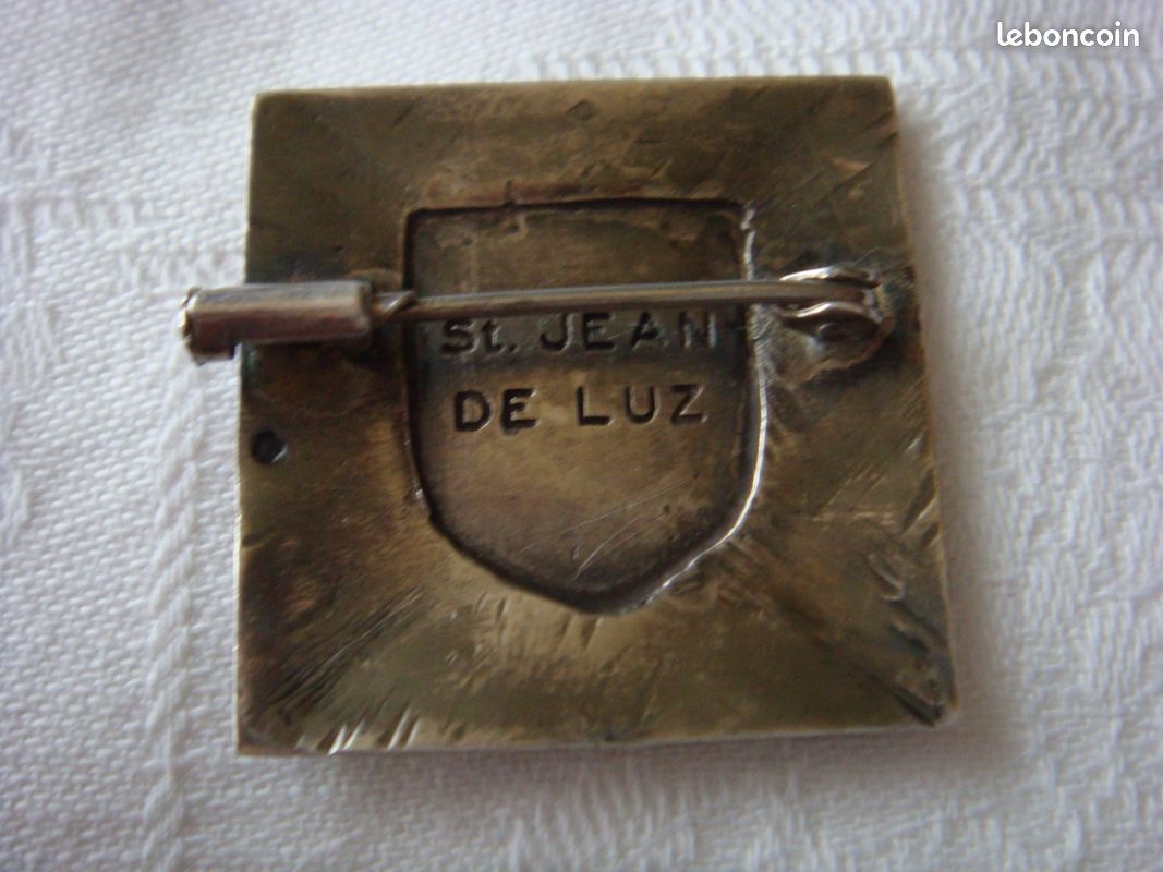 Broche Ancienne émaillée Blason Armoiries Juras - Vintage, En Métal - Occasion
