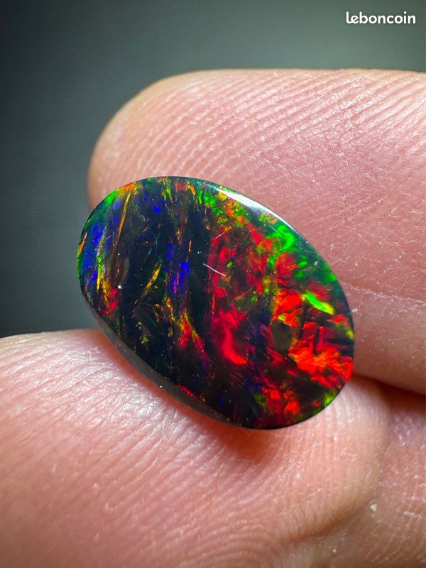 Opale Noire D'Éthiopie (Welo) - 3,45 Carats, Cabochon, Couleur Noir Opalescent, Neuve Sans Emballage
