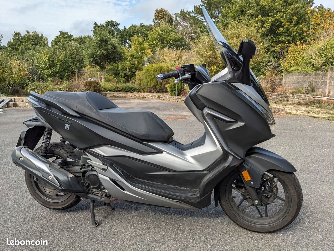 Honda Forza 300 (image 3)