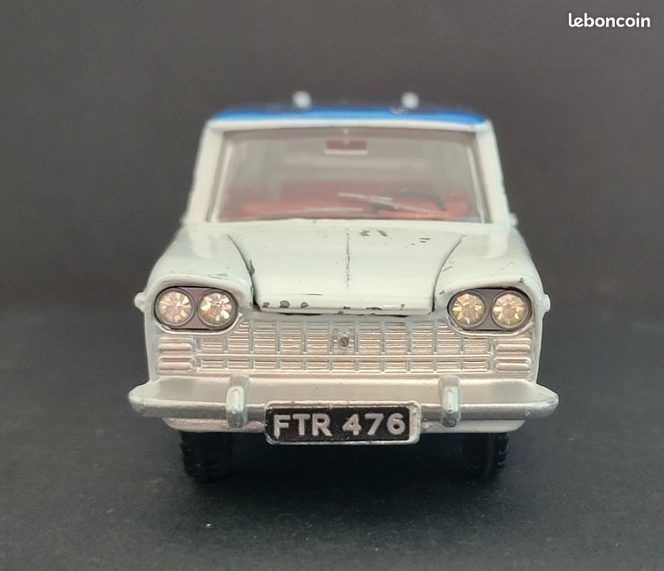 Voiture miniature Dinky Toys Fiat 2300 Station Wagon très bon