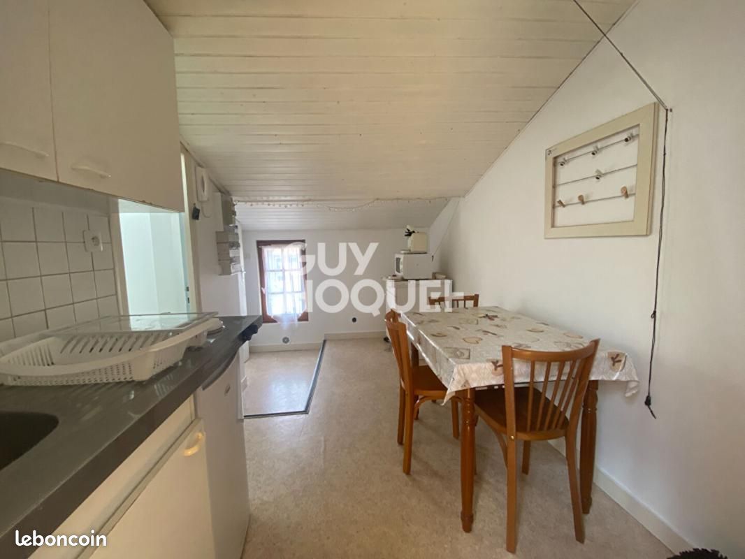 Appartement 2 pièces 15 m² · à Fontenay-le-Comte · 15 m² · 330 €/mois