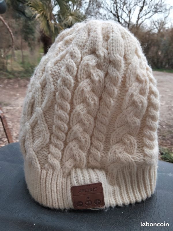 Bonnet connecté avec écouteurs (image 1)