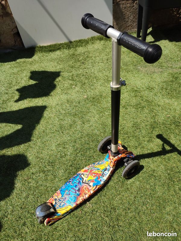 Trottinette 3 Roues éclairage LED Graffitis Scooter (image 2)