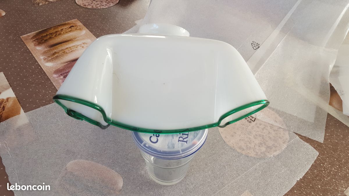 Luminaire plafonnier avec coupelle Opaline blanc vert (image 1)