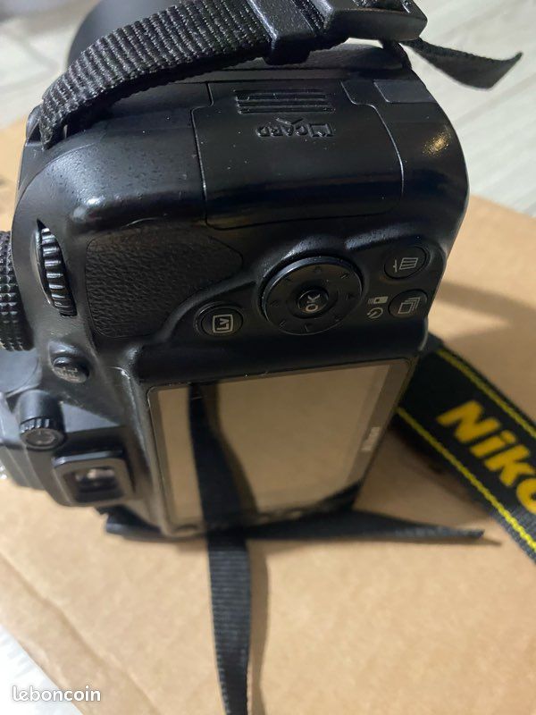 L'appareil photo numérique reflex Nikon D3200 de Nikon