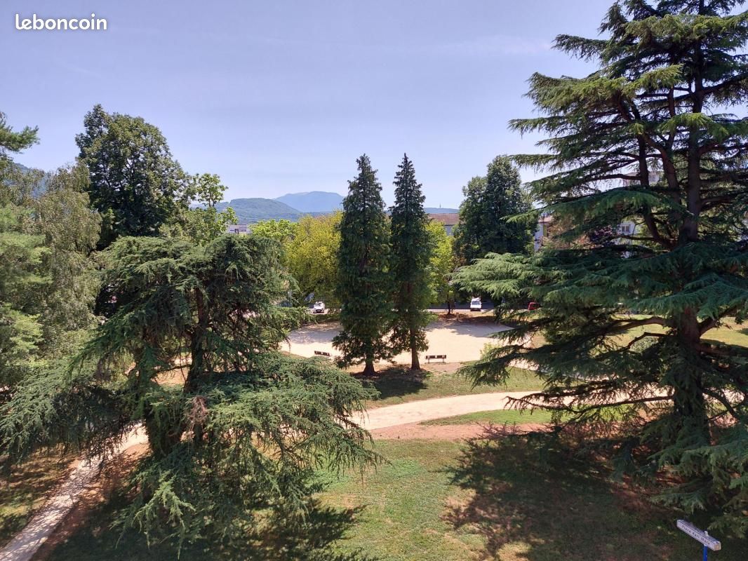 Appartement 5 pièces 81 m² · à Saint-Martin-d'Hères · 81 m² · 627 €