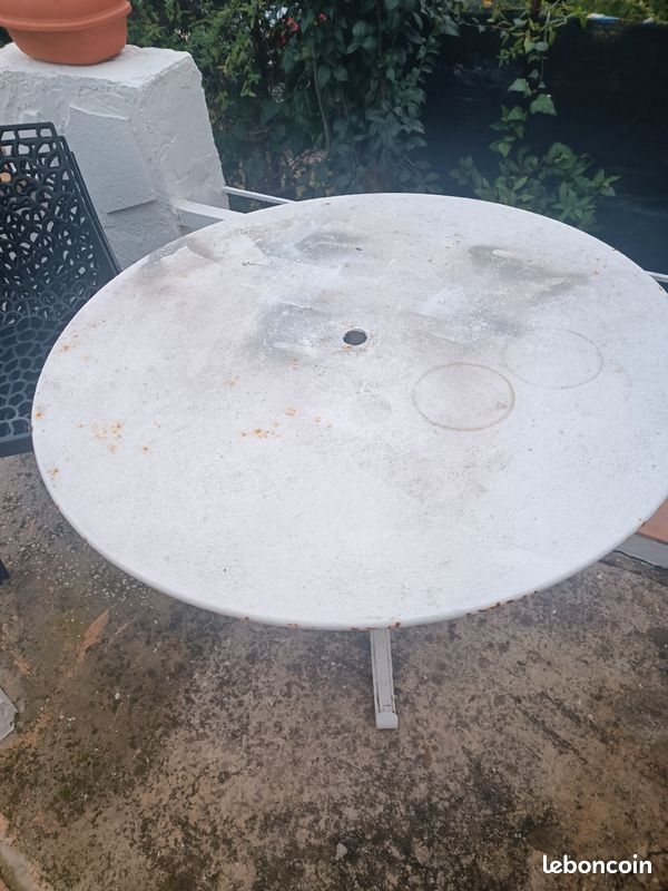 Table (image 1)