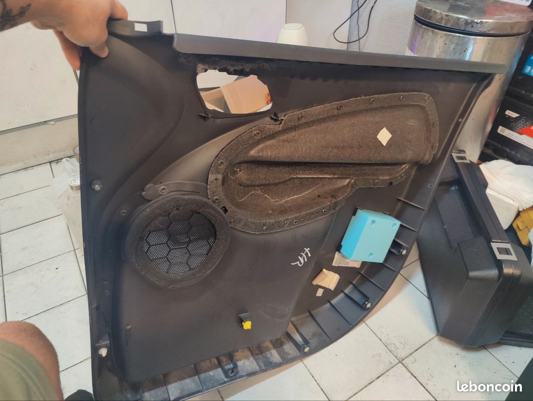 Panneau De Porte Avant Gauche Pour Citroën C6 2.7 HDI - Occasion - Bon état - Kilométrage 154578 Km
