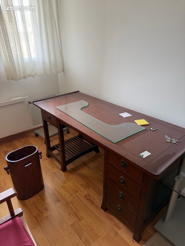 Bureau en bois massif (image 1)