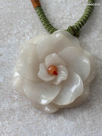 Pendentif Nacre Fleur IRIS – Bijou Artisanal Russe – Cadeau Femme