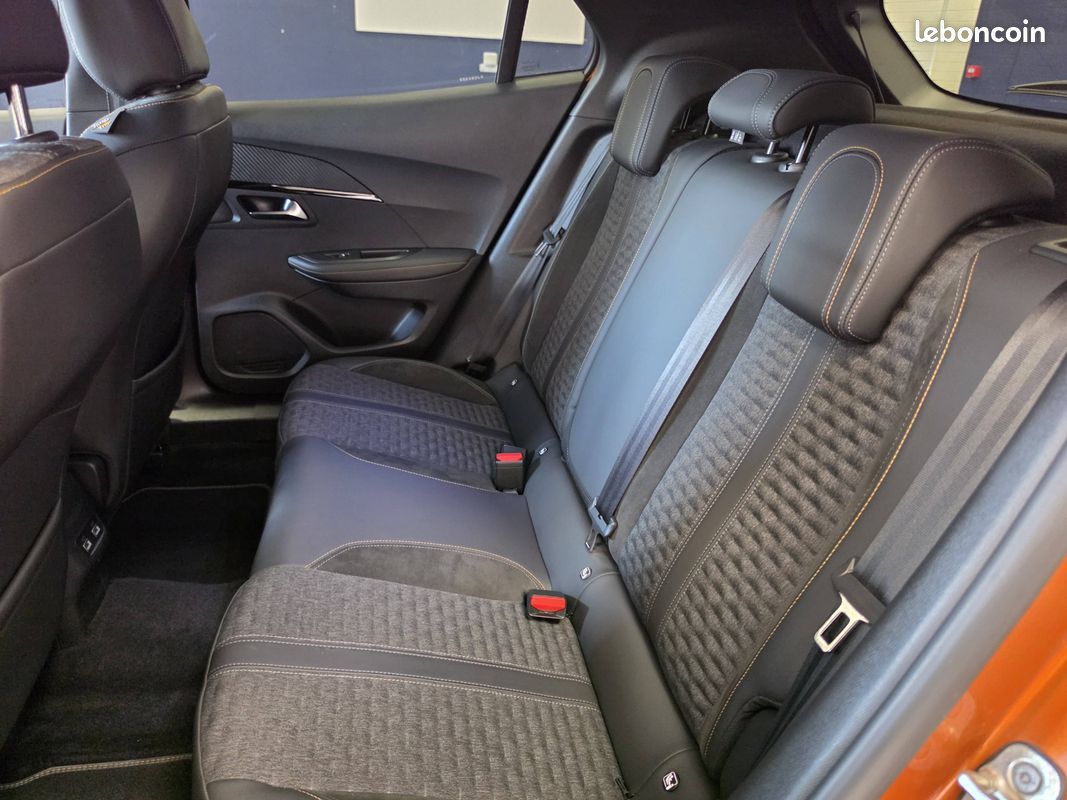 PEUGEOT 2008 PureTech 130 S&S EAT8 Roadtrip (image 12)