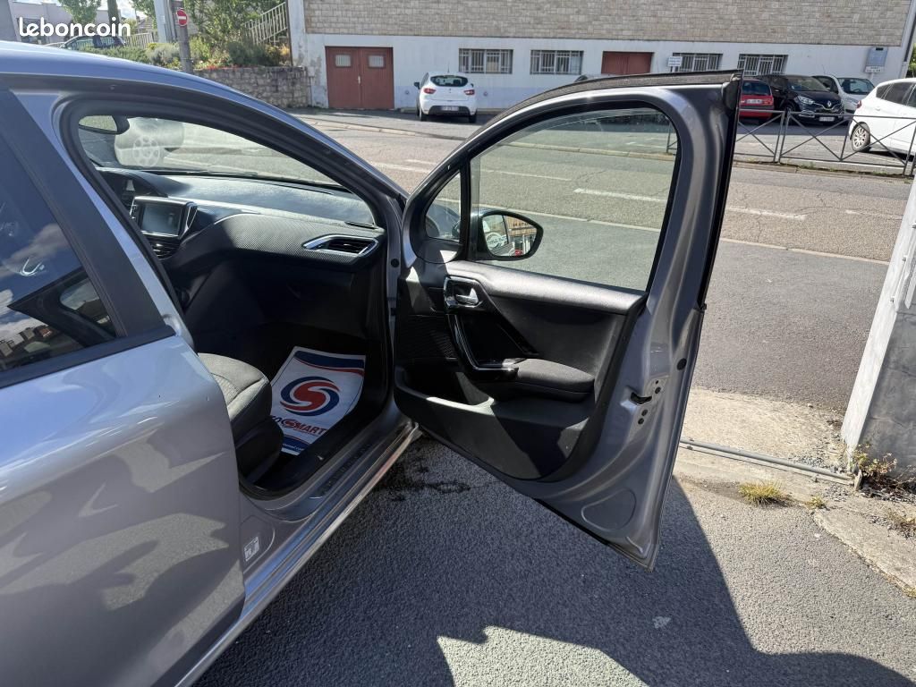 PEUGEOT 208 1.5 BlueHDi S&S - 100 Allure GPS + RADAR AR + CLIM (image 48)