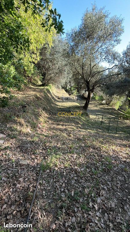 Terrain 2055 m² · à Contes · 2 055 m² · 190 000 €