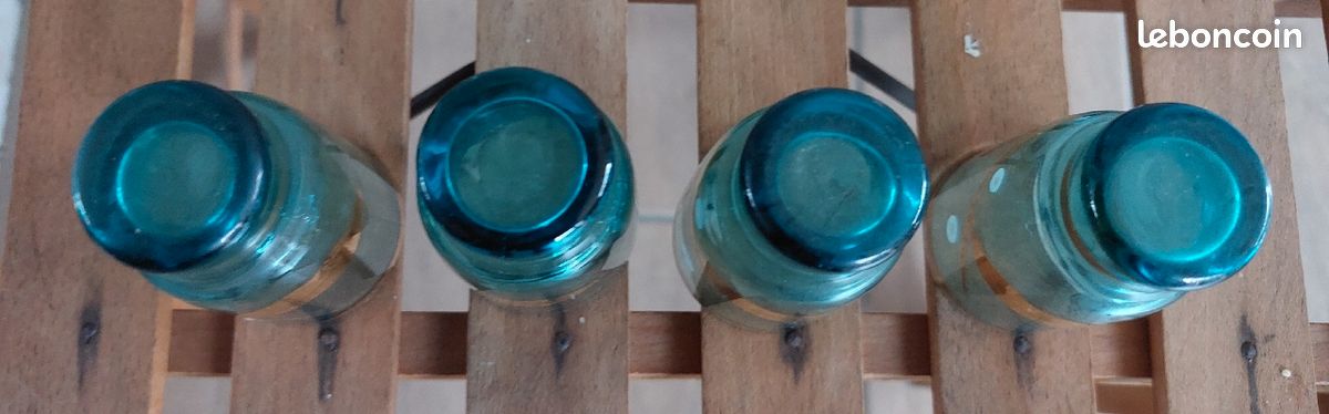 Petit verre bleu et or à liqueur (image 2)