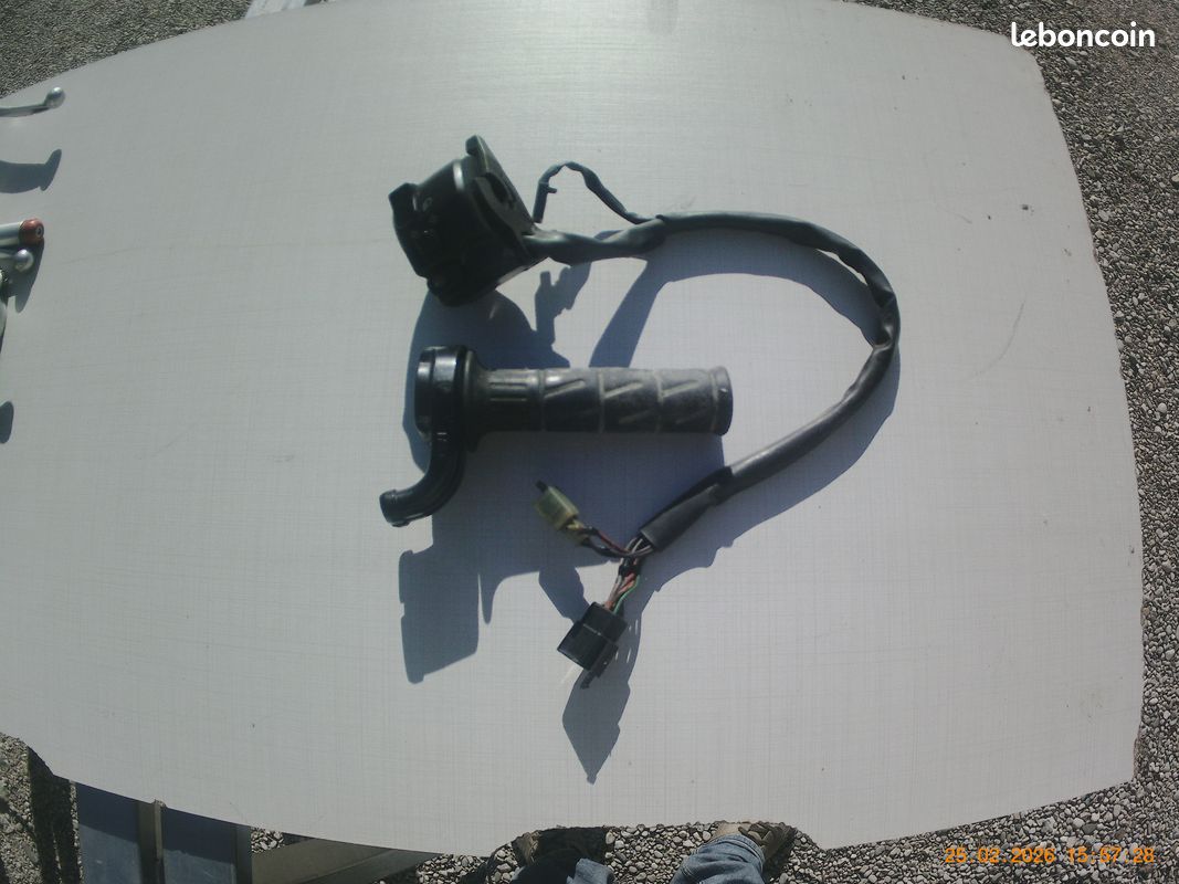 Tés de fourche sup et guidons ZX9 R (image 1)