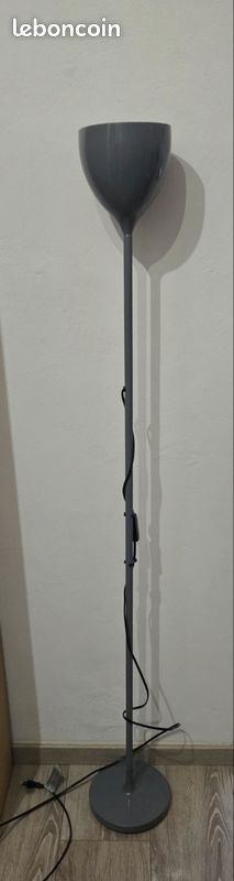 Lampadaire sur pied (image 1)