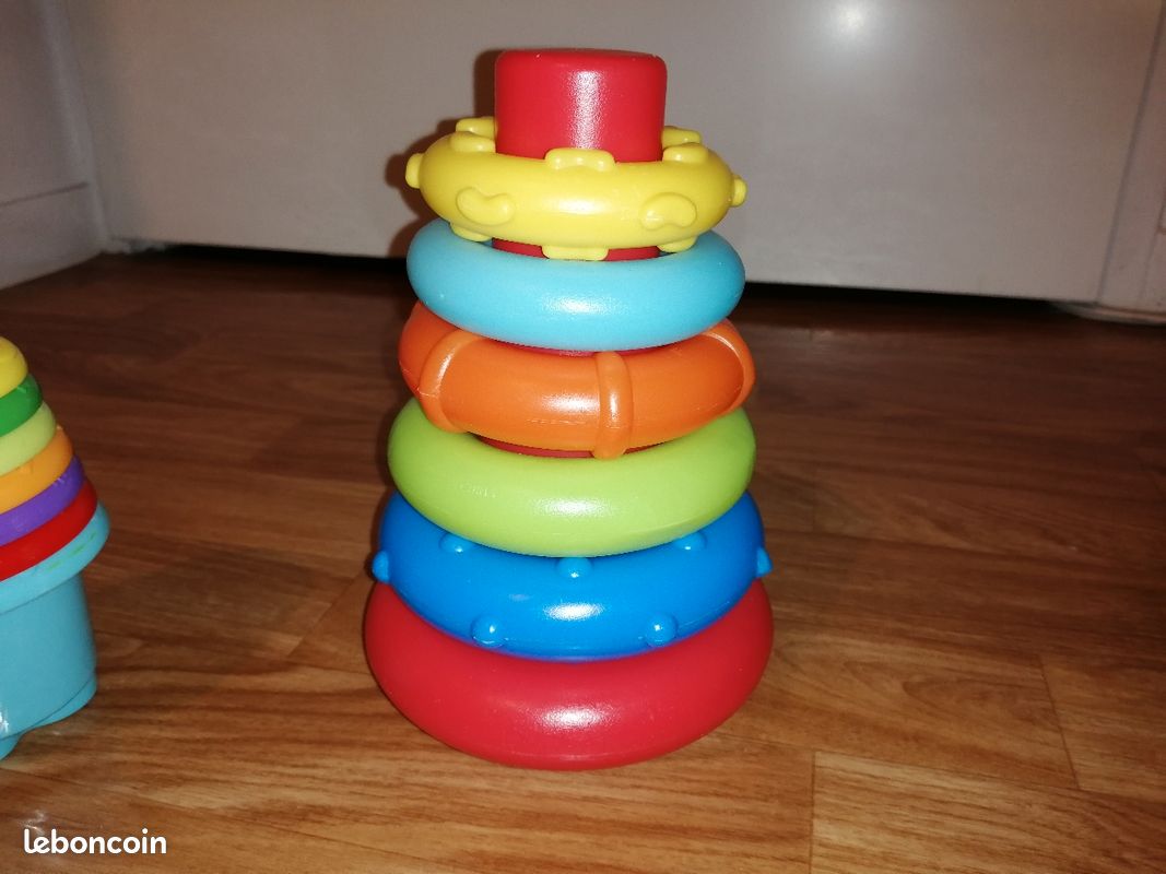 Pyramide et gobelets arc-en-ciel (image 3)