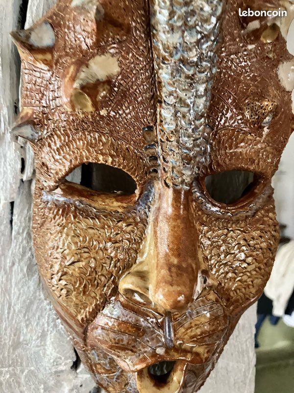 Paire de masques africanistes en plâtre 1950 forme cubisant H6327 Céramique
