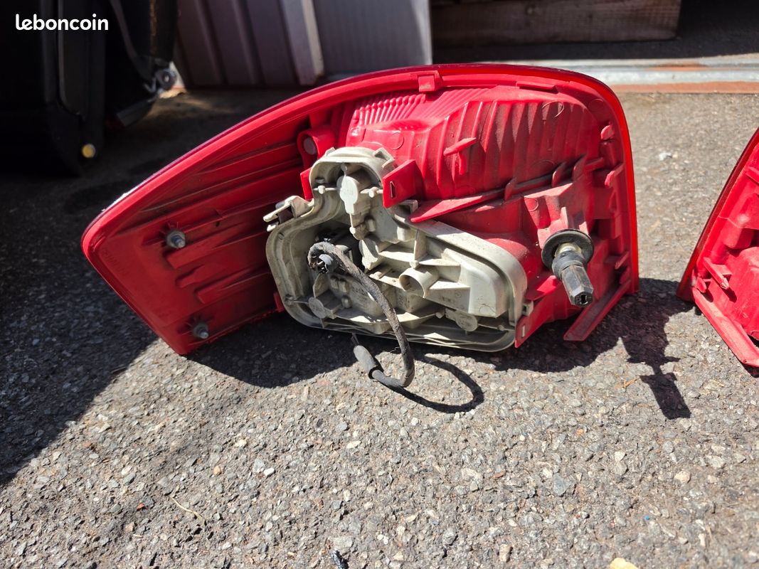 Feu arrière audi a3 8p (image 2)