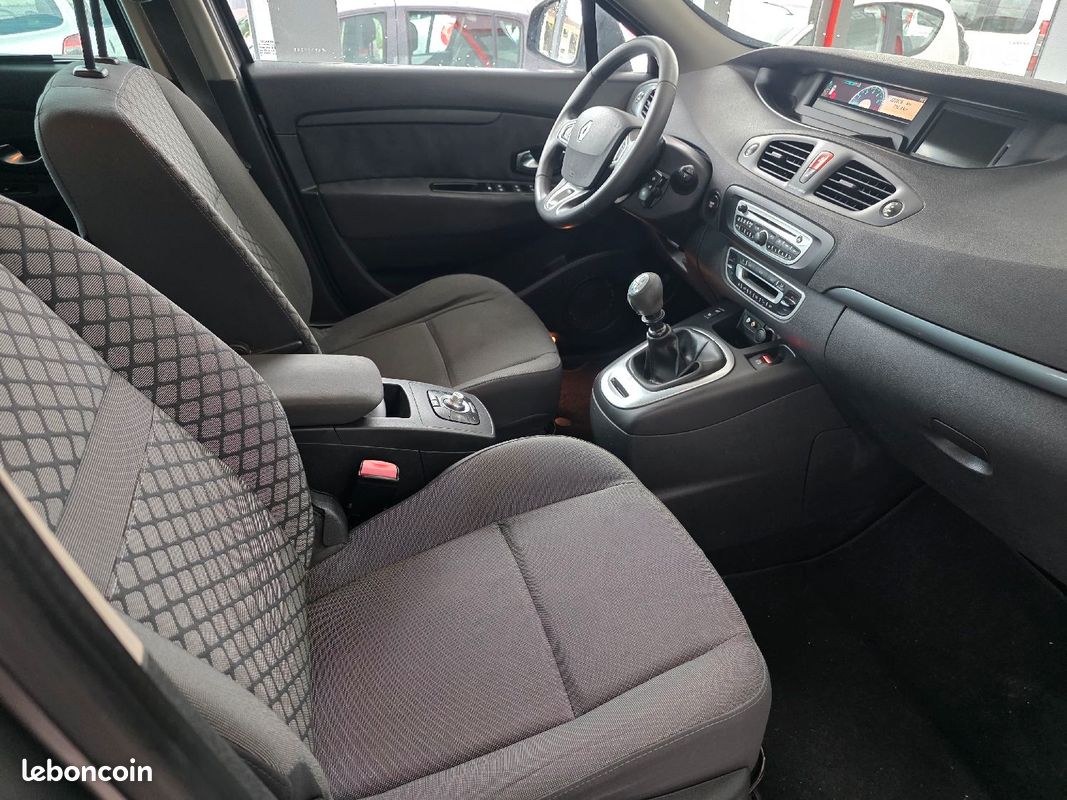 Renault scenic 3 1.6 dci - 16v turbo annee 2011 222000 (image 10)