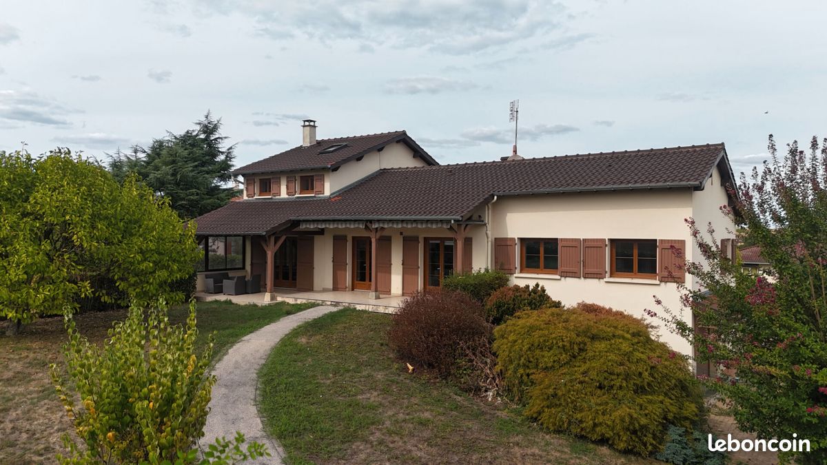 Maison 8 pièces 166 m² · à Senozan · 166 m² · 384 800 €