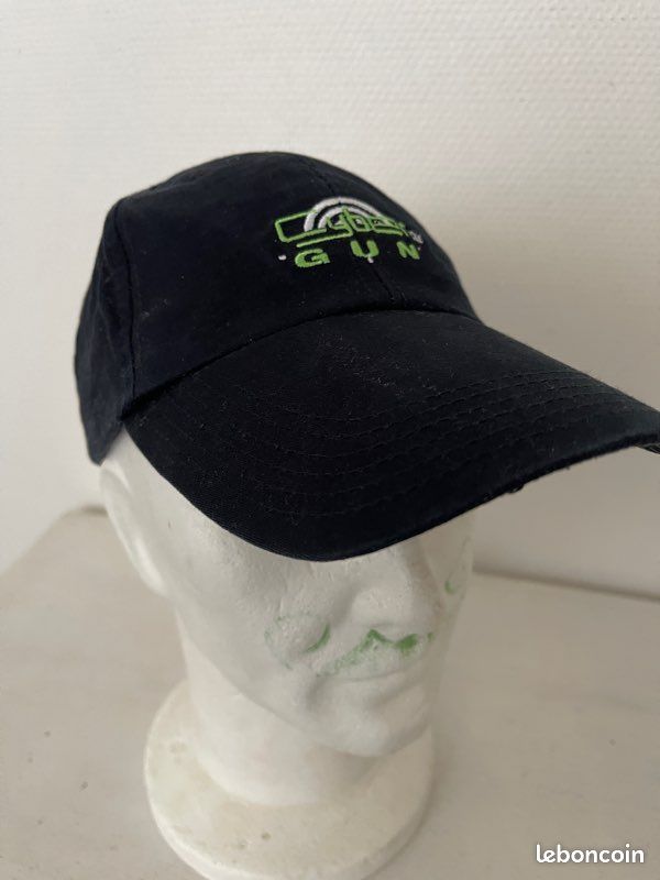 Casquette noire, cyber gun (image 2)