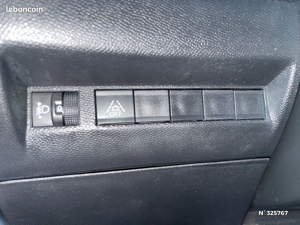 Peugeot 208 PURETECH 75 S&S BVM5 LIKE (image 14)