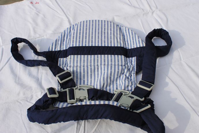 Porte-bébé physiologique de 9 mois à 15kg - MH500 bleu marine QUECHUA