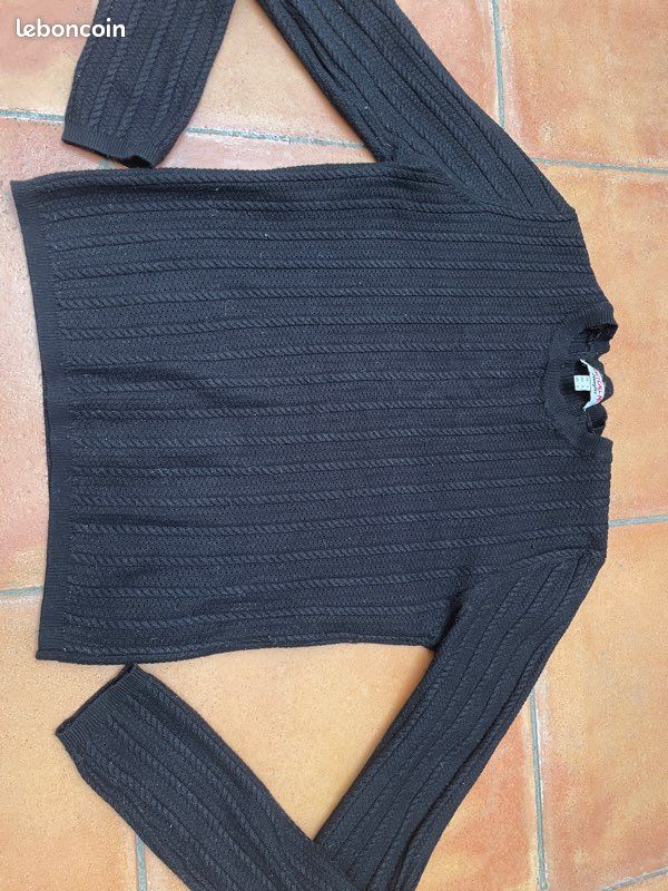 Pull noir ajouré (image 1)