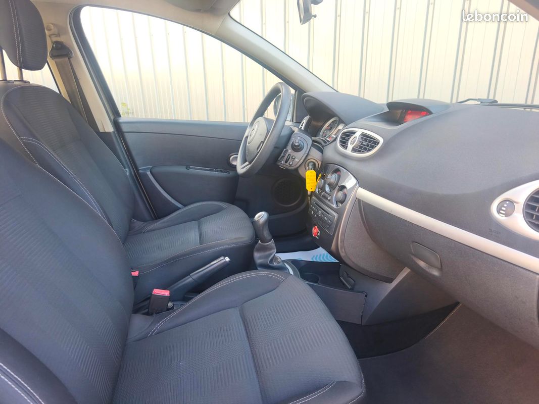 Renault CLIO 3 ESTATE 1.5 DCI 75 CH 2012 (image 4)