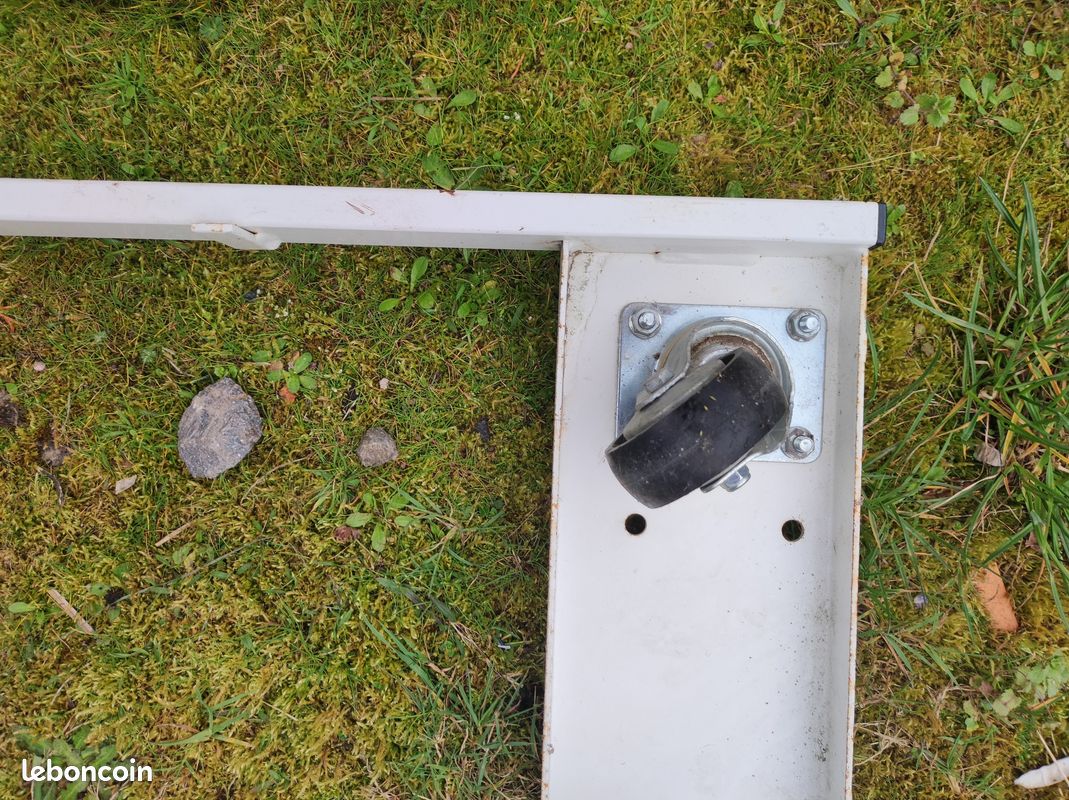 Socle Métallique robuste à Roulettes de la marque Caddie (image 4)
