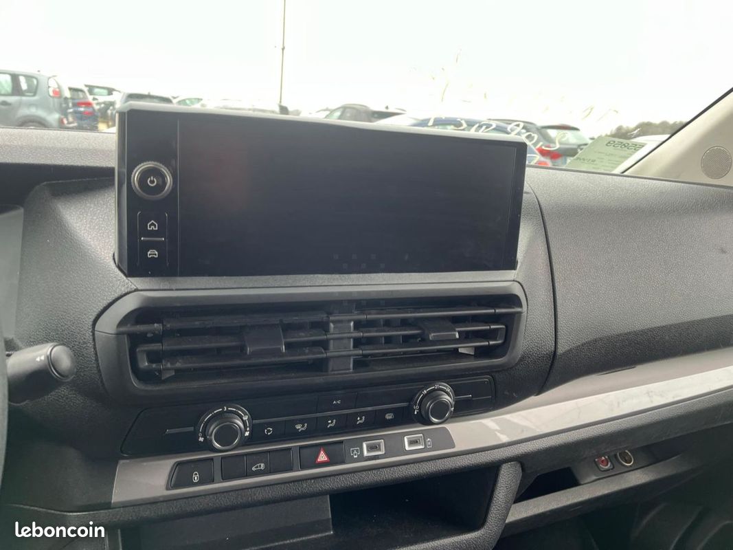 Opel Vivaro III 2.0 CDTi 145 "accidenté" (image 7)