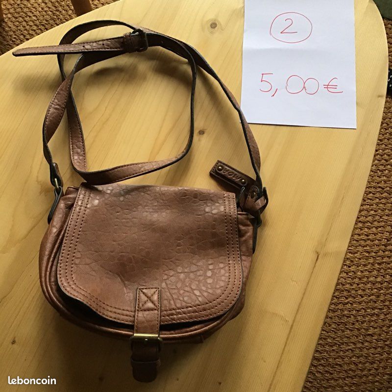 Sac bandoulière imitation cuir (image 1)