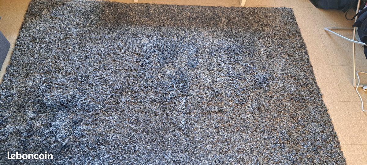 Tapis gris (image 1)