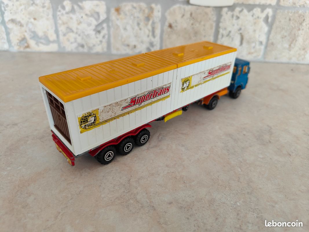 Majorette Transporteur Trié 8 Fois - Sélection Aléatoire, 3+ Ans