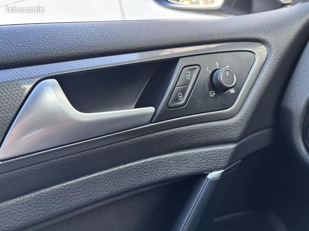 Volkswagen golf 1.5tsi 130ch - connect evo - dsg7 - carplay - digital (image 29)