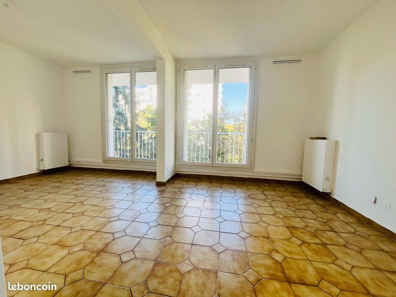 Appartement 3 pièces 68 m² · à Vaulx-en-Velin · 68 m² · 113 000 €