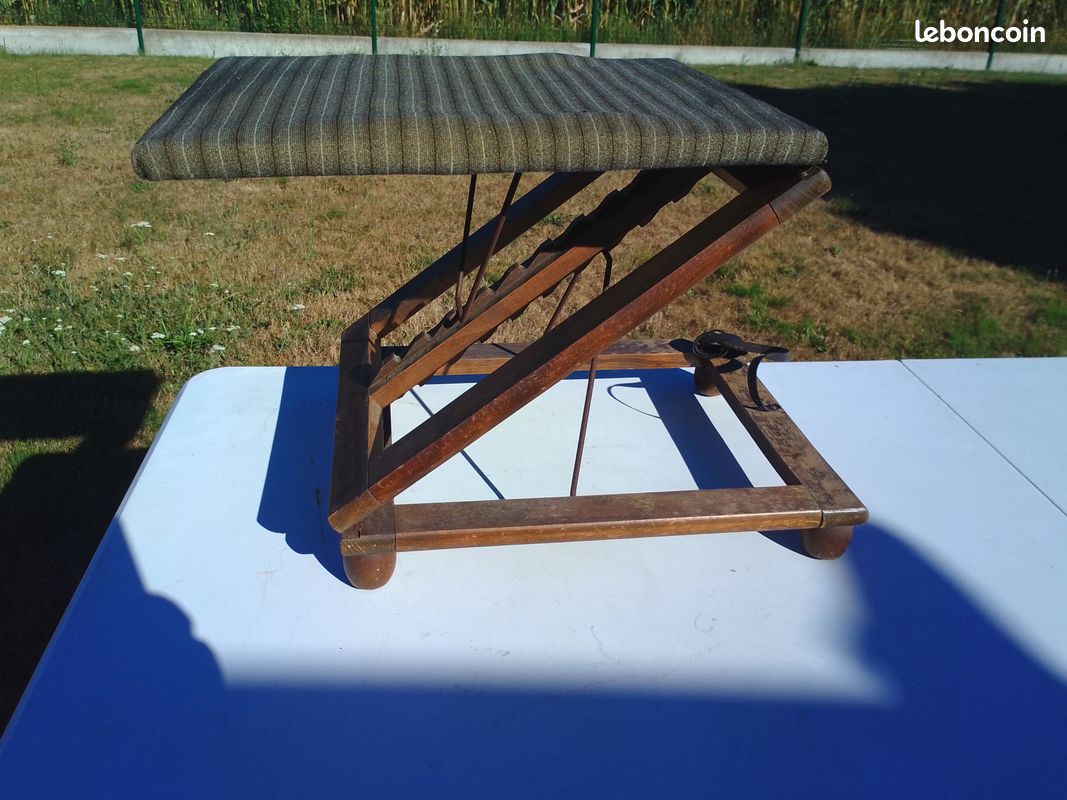 Repose pied vintage Reglable en Hauteur et Piable Damart (image 1)